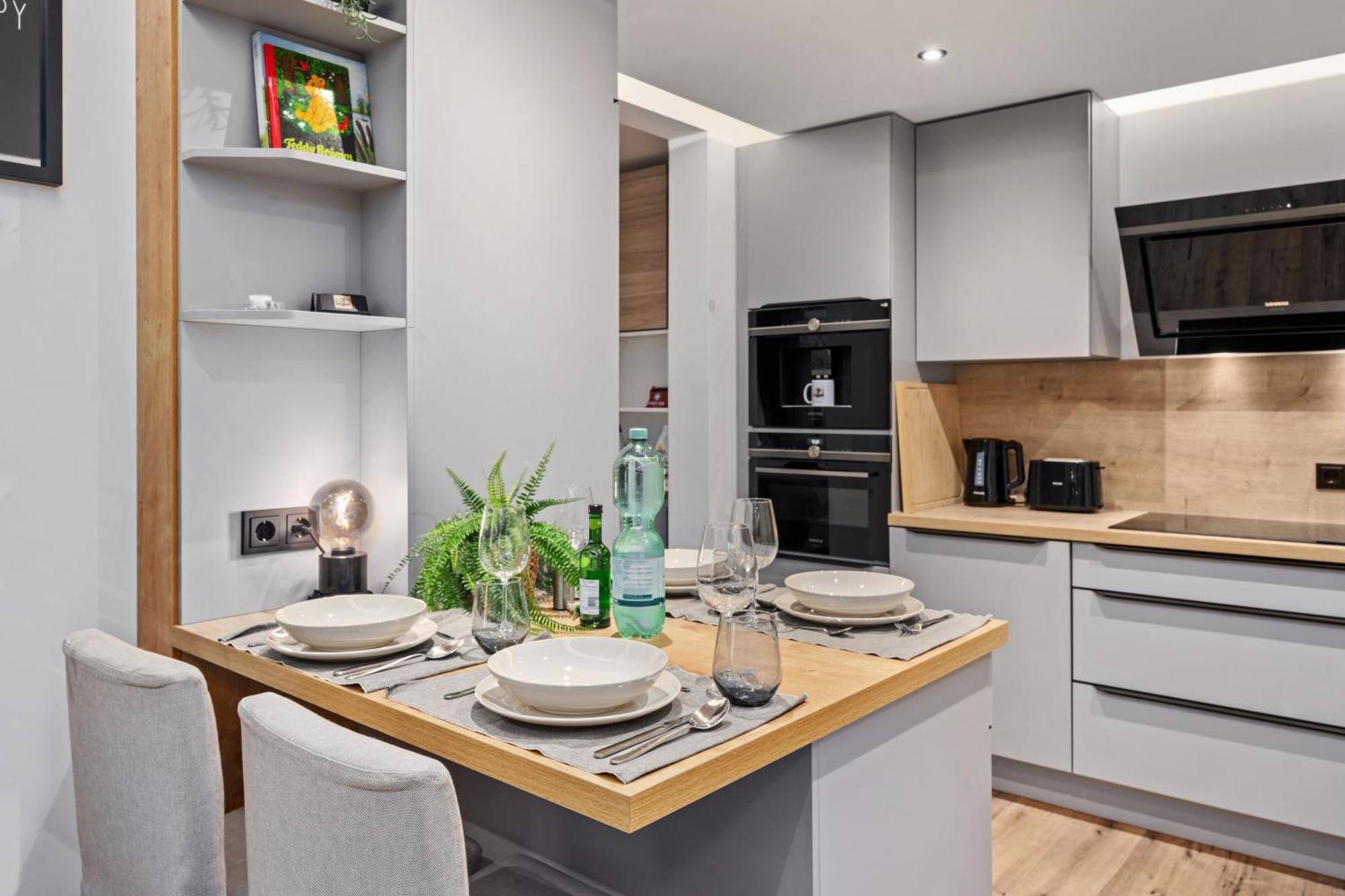 Edler Wohnraum Noble Stadtoase Mit Boxspringbett, Kaffeevollautomat, Lift & Parkplatz 켐니츠 외부 사진
