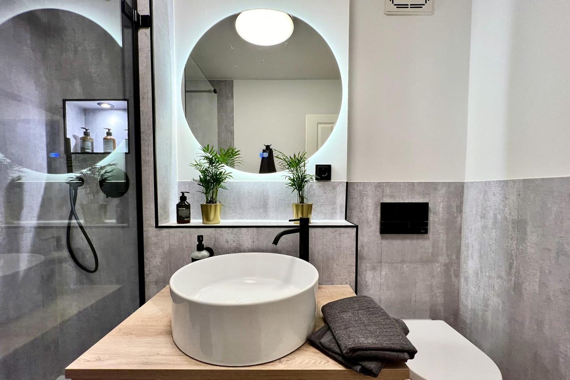 Edler Wohnraum Noble Stadtoase Mit Boxspringbett, Kaffeevollautomat, Lift & Parkplatz 켐니츠 외부 사진