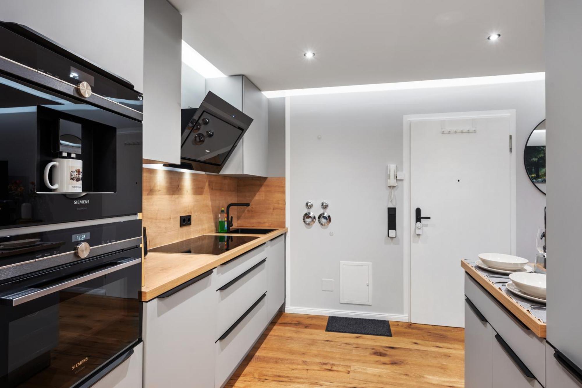 Edler Wohnraum Noble Stadtoase Mit Boxspringbett, Kaffeevollautomat, Lift & Parkplatz 켐니츠 외부 사진